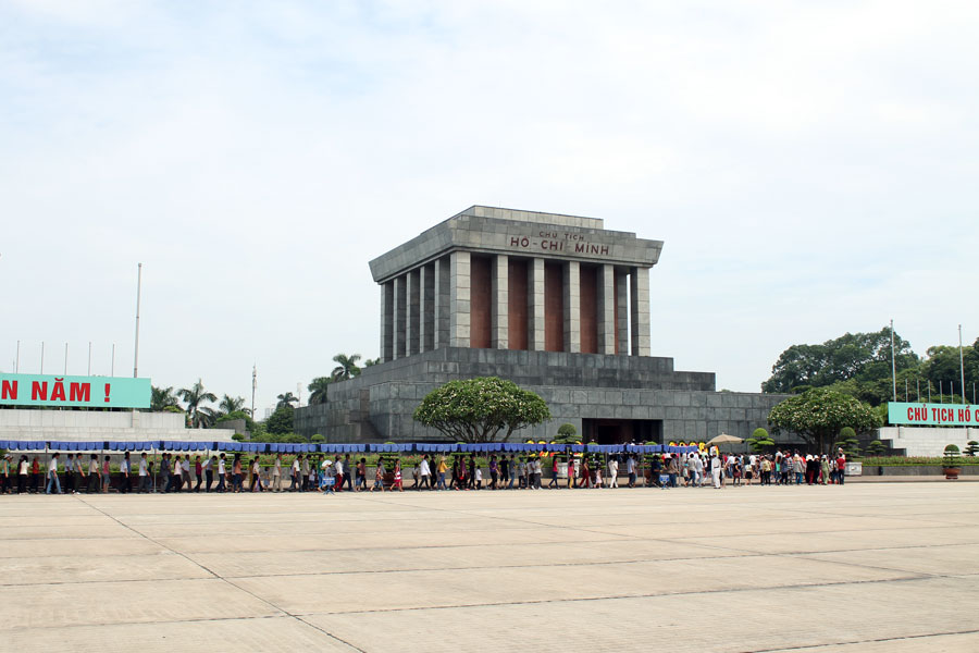 ho chi minh mausoleum hanoi city tour