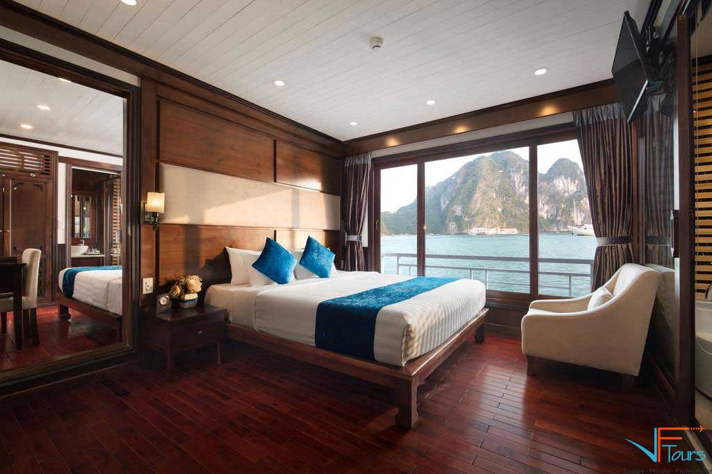 cabin on cruise in halong bay