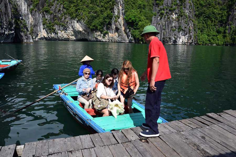 rowing boat in halong bay