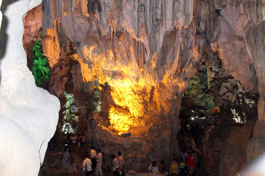 thien cung cave in halong bay