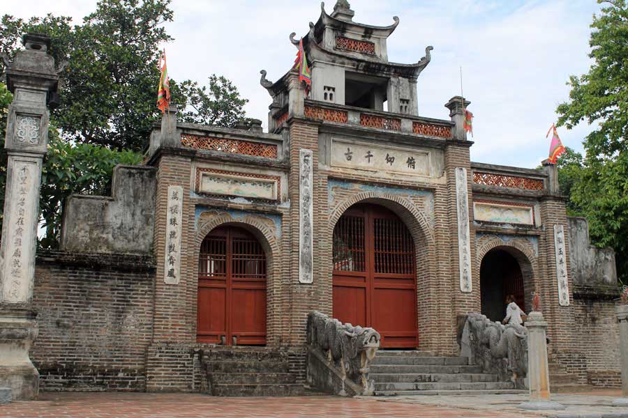 Hanoi motorbike tour to Co Loa