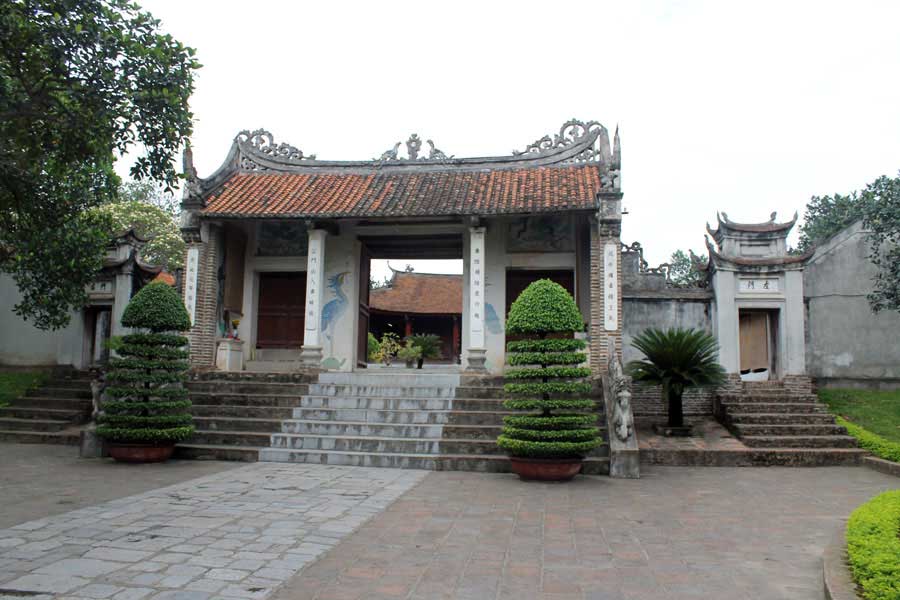 Hanoi motorbike tour to Co Loa