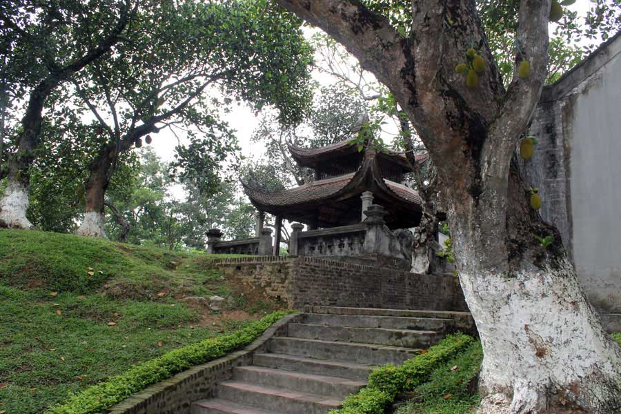 Hanoi motorbike tour to Co Loa