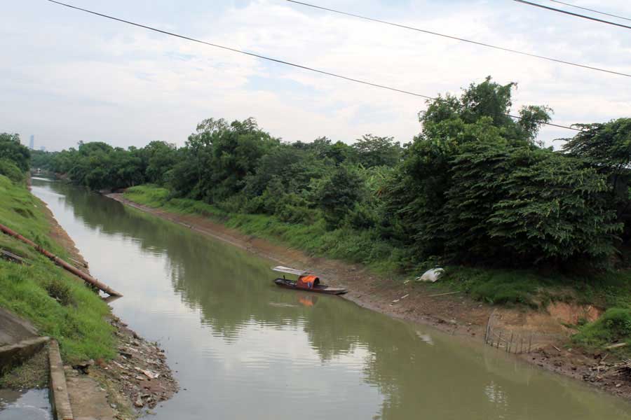 Hanoi motorbike tour to Co Loa