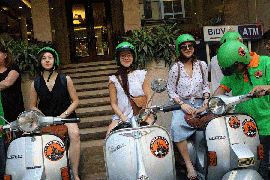 Hanoi city tour by motorbike/scooter