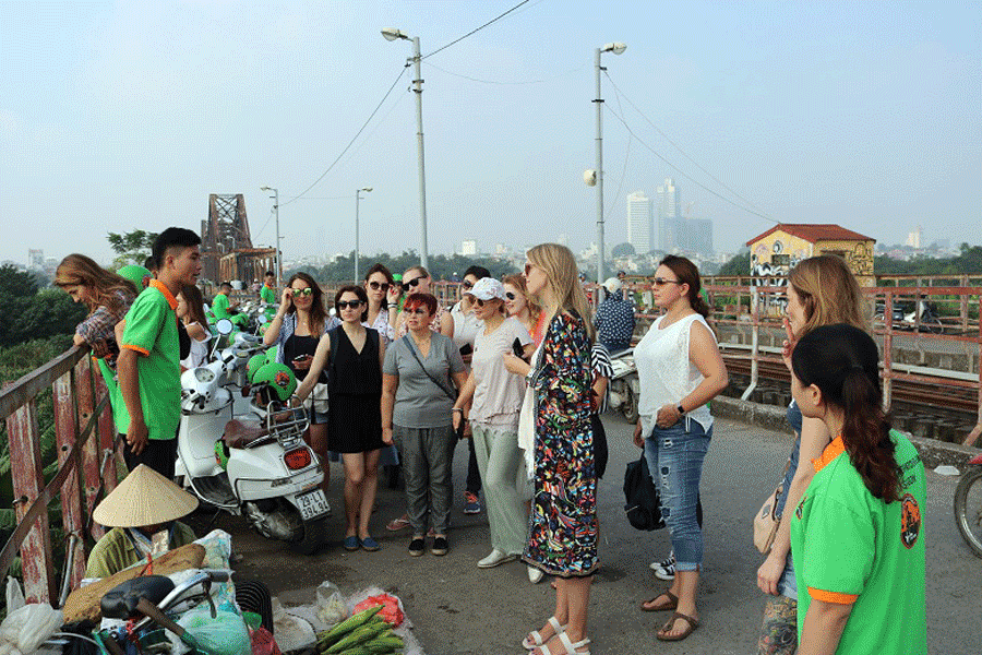 Hanoi city tour by motorbike/scooter