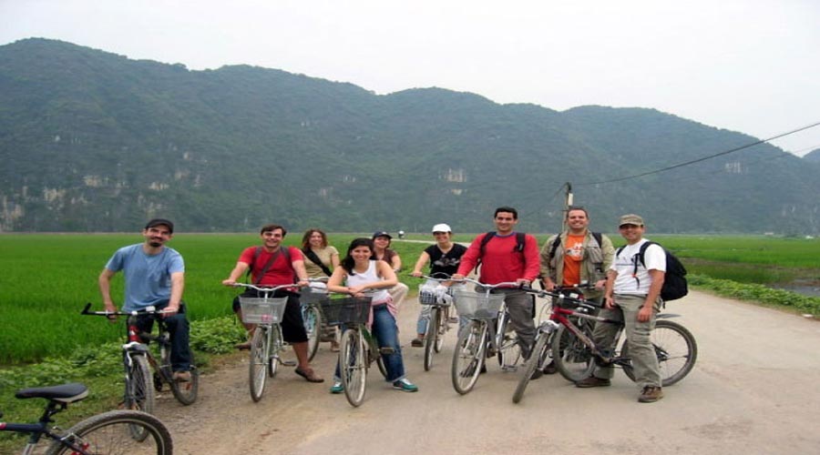 hoa lu tour from Hanoi