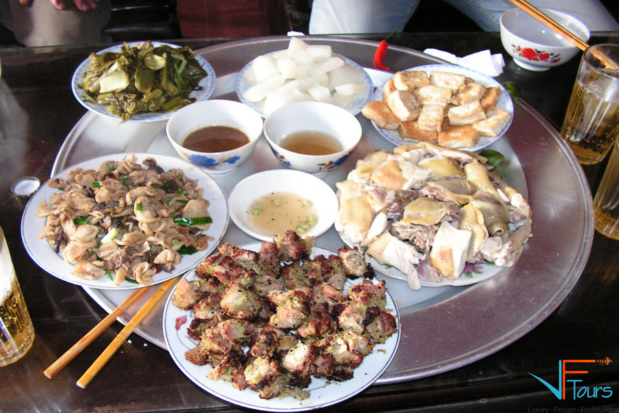 lunch at duong lam village