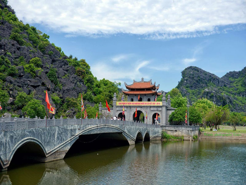 HOA LU ANCIENT CAPITAL-TRANG AN GROTTOS-BICH DONG PAGODA - MUA CAVE 02 DAYS 01 NIGHT (Daily Departure)