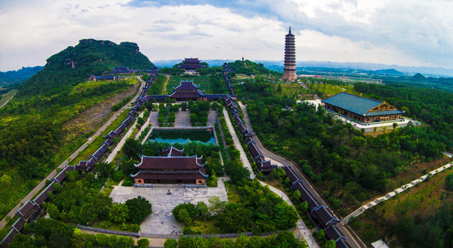 Tour Hanoi- Trang An - Bai Dinh Pagoda Full Day with Smile Travel