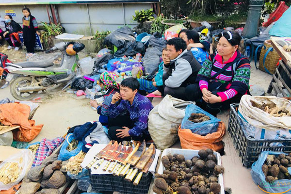 sapa-market-Smile Travel