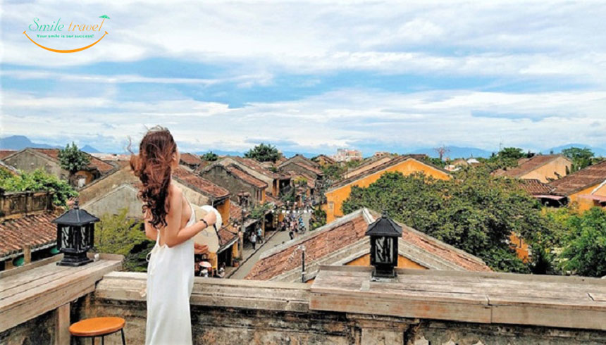 Vietnam golden bridge,golden bridge,golden bridge vietnam location,how to get to golden bridge vietnam,golden bridge da nang price,golden bridge vietnam price,golden bridge da nang location,golden bridge da nang entrance fee,hoi an to golden bridge,golden bridge vietnam how to get there, Cau Vang, Cau Vang Danang, Smile Travel