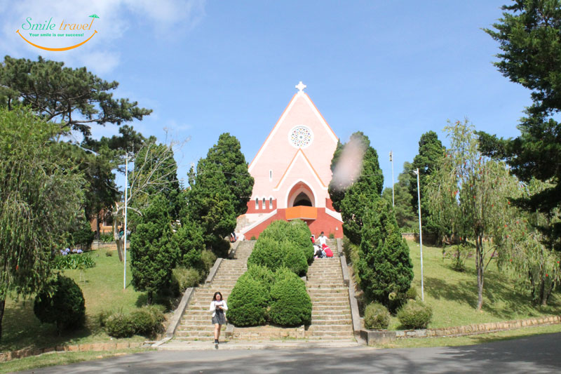 Domaine-de-Marie-Church-smiletravel