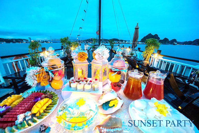 Sunset-party-Cong Cruise- Halong Tour 1 Day Luxury- Unique Itinerary